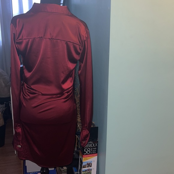 Burgundy dress Fashion nova - Picture 4 of 9